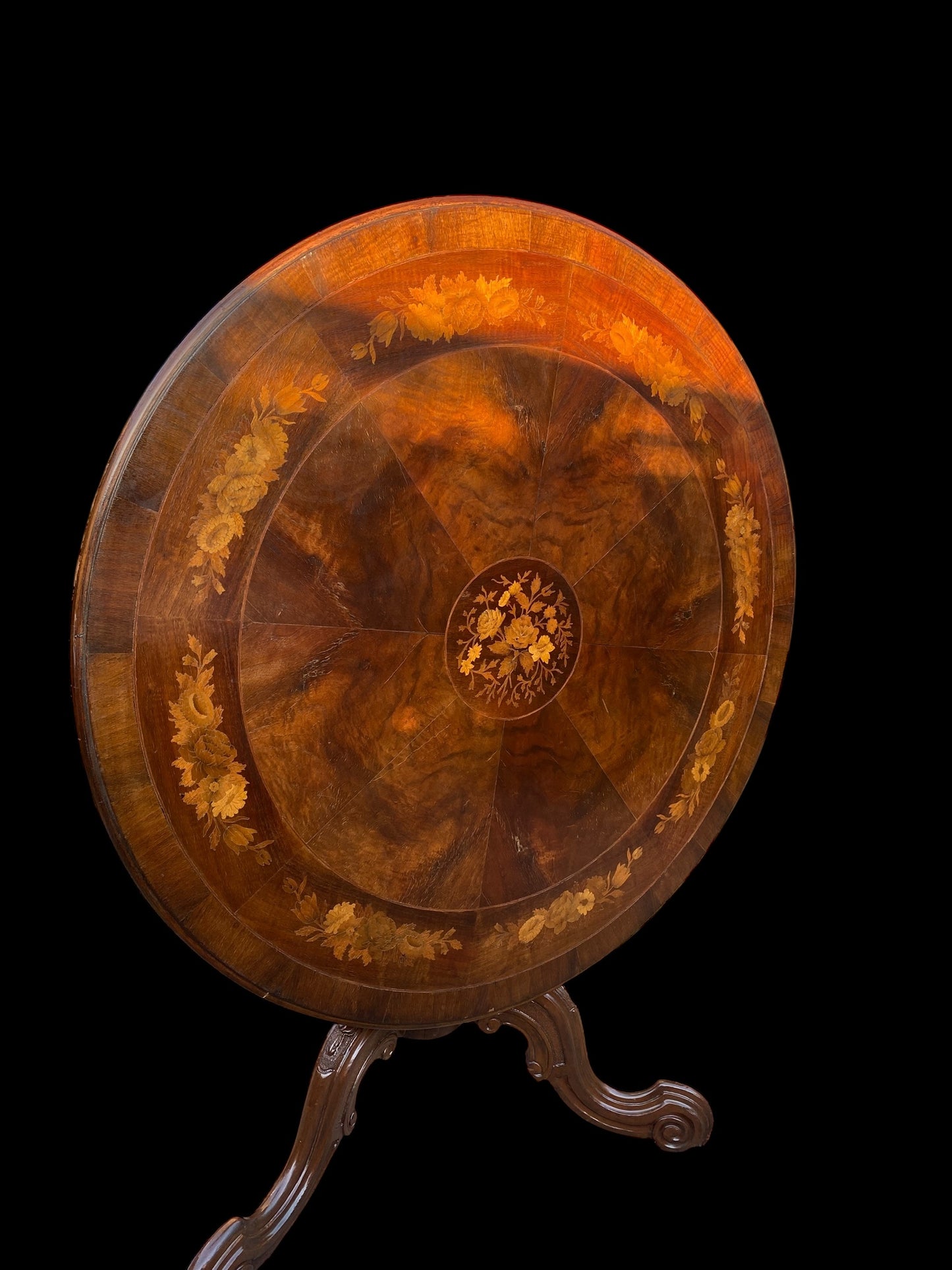 Late Victorian inlaid burr walnut tilt top dining table