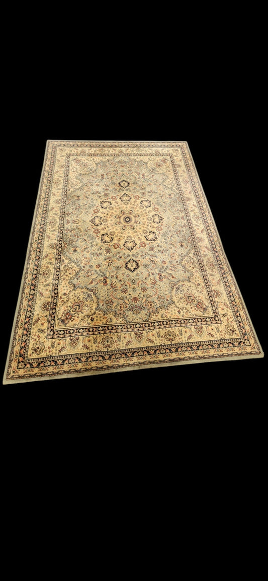 A large woolen ‘Lana Bergamo’ rug