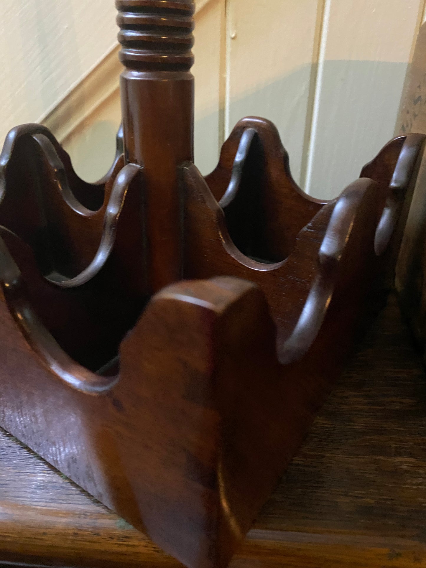 A victorian style mahogany decanter slider