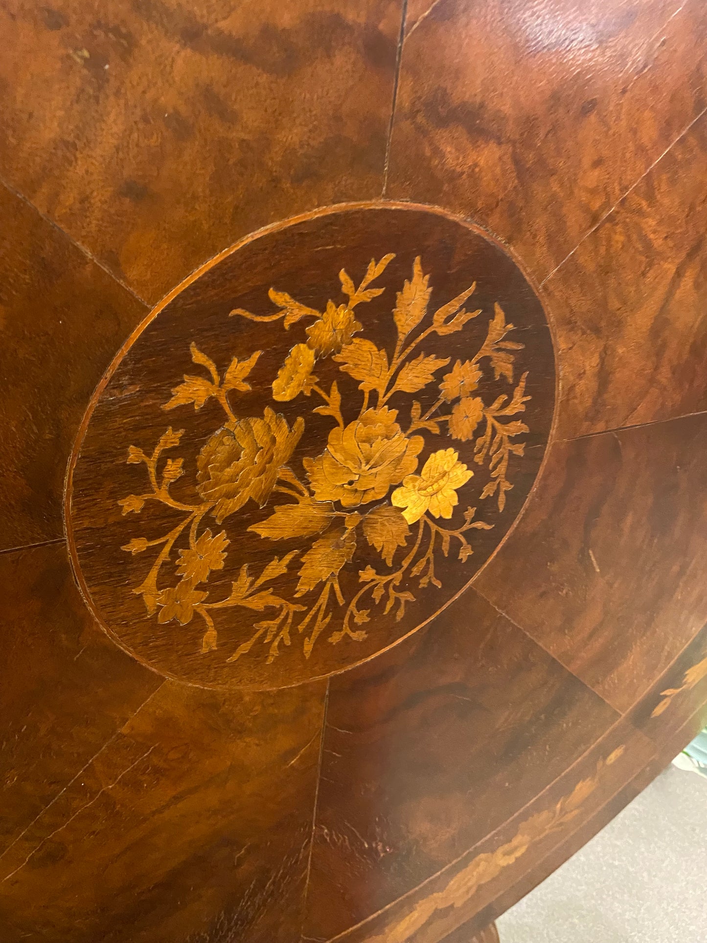 Late Victorian inlaid burr walnut tilt top dining table